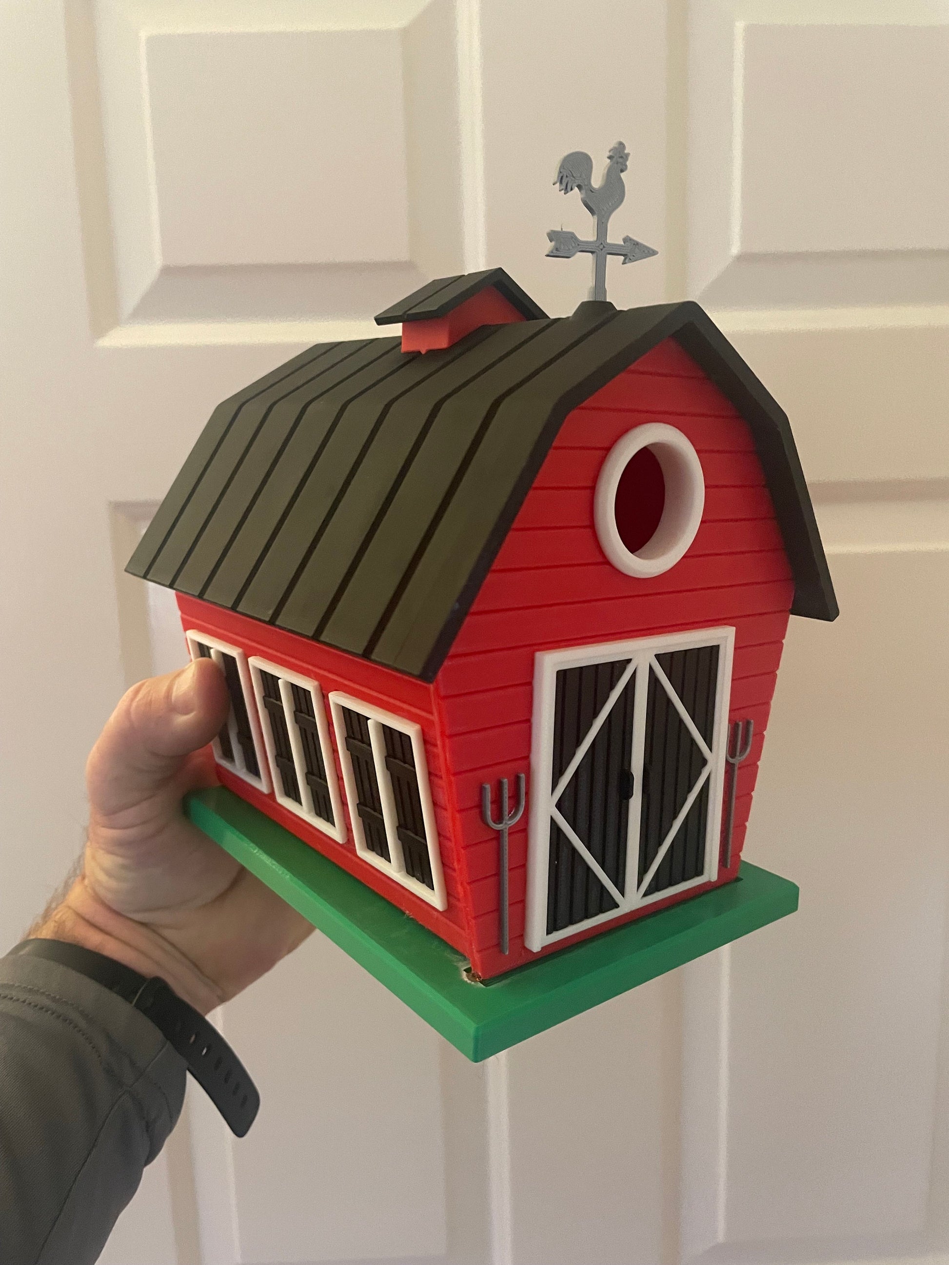 RED BARN BIRDHOUSE - Plastic Weather Resistant - Free Shipping!