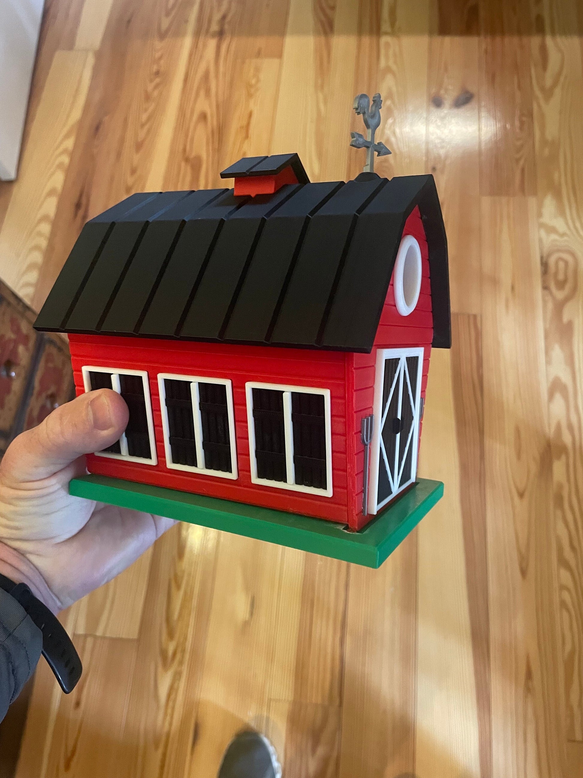 RED BARN BIRDHOUSE - Plastic Weather Resistant - Free Shipping!